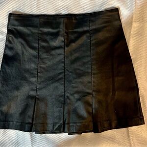 Super cute HAVE Black Faux Box Pleat Skort Pull on elastic waist - Stretchy